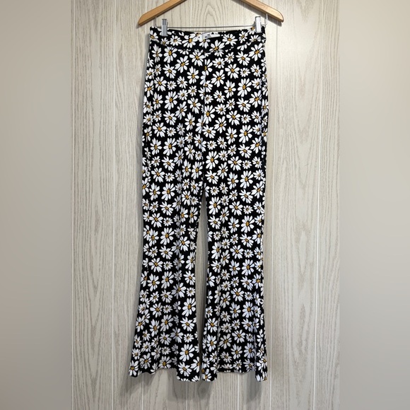 Hollister Ultra High Rise Floral Flared Leggings Size M LNC - Picture 3 of 4